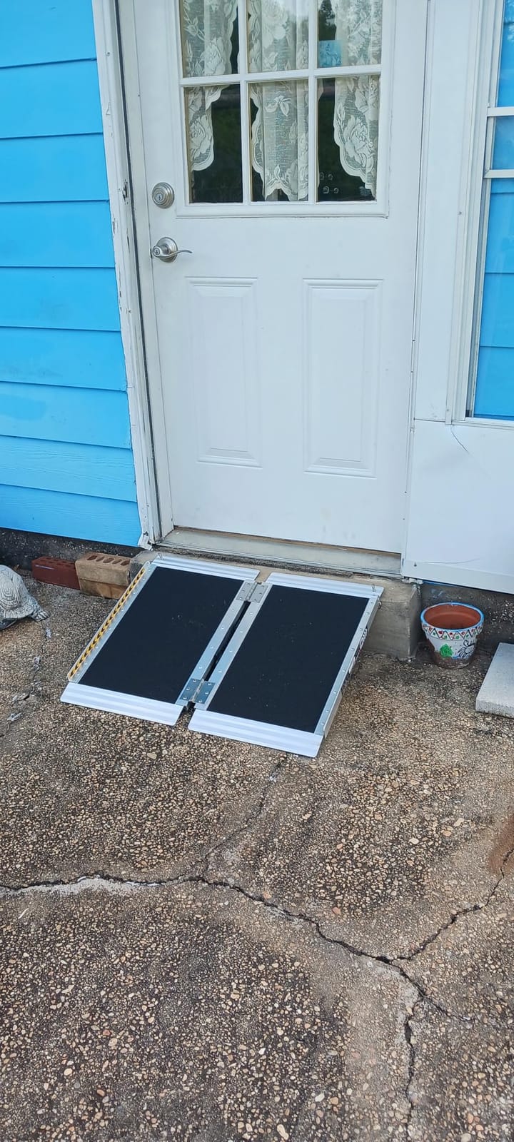 FACHNUO 6FT Portable Wheelchair Ramp for Home Steps, with Support Legs customer photo 2