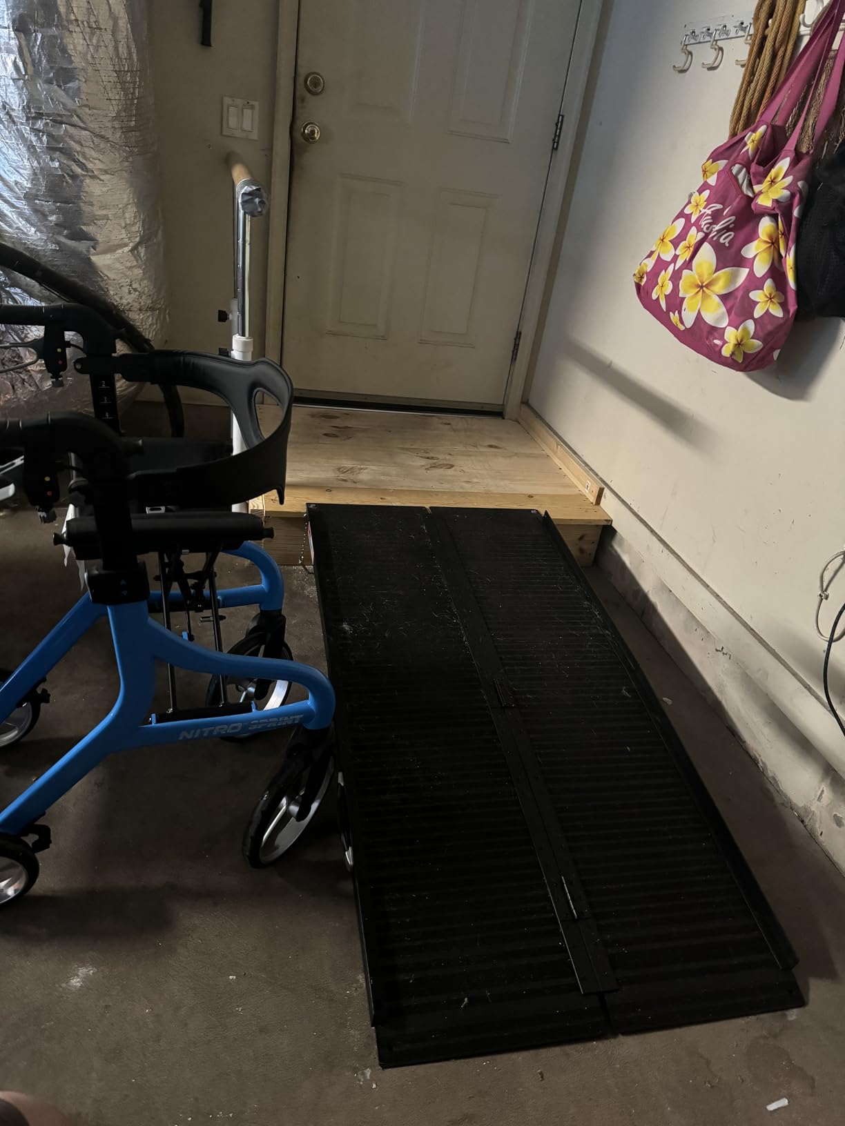 WHALEMOTOR Black Portable Wheelchair Ramp, 4FT No-sew Non-Slip Aluminum Wheelchair Ramp, Folding Portable Wheelchair Ramps for Home, Weight Capacity Up to 800 LBS, Loading Dock Plates customer photo 1