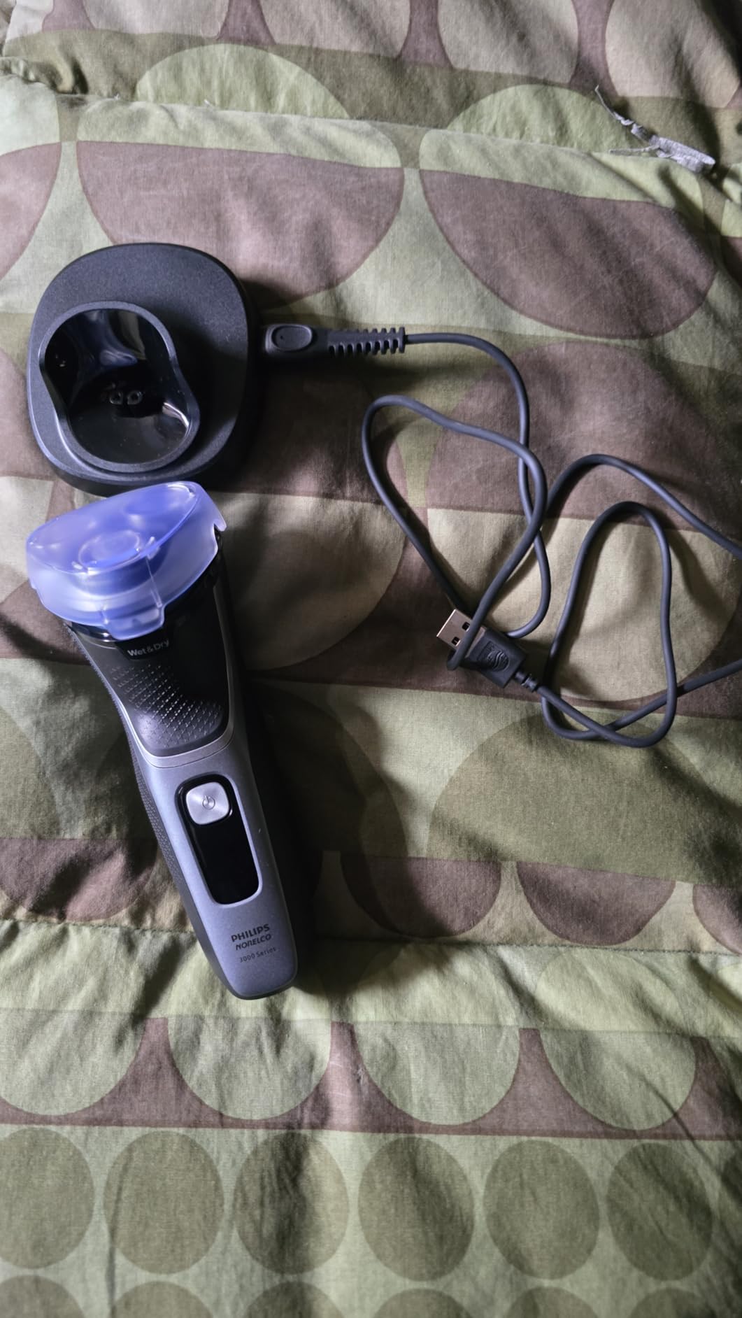 Philips Norelco 3900 Electric Shaver, Storm Blue customer photo 2