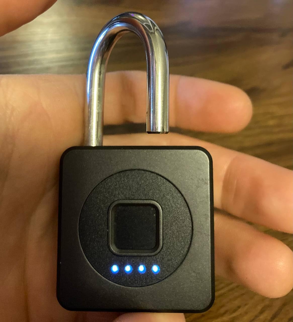 eLinkSmart Fingerprint Gym Locker Lock, Keyless Biometric Padlock, Weatherproof Digital Bluetooth App Smart Combination Pad Lock for Outdoor Fence Gate School Storage Unit Pool Shed - Black customer photo 1
