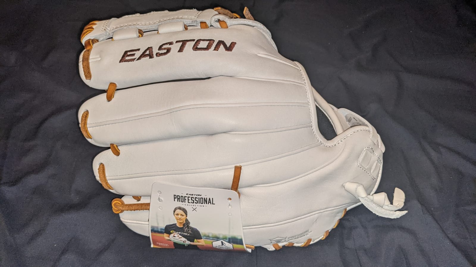 Easton | Professional Collection Fastpitch Softball Glove customer photo 2