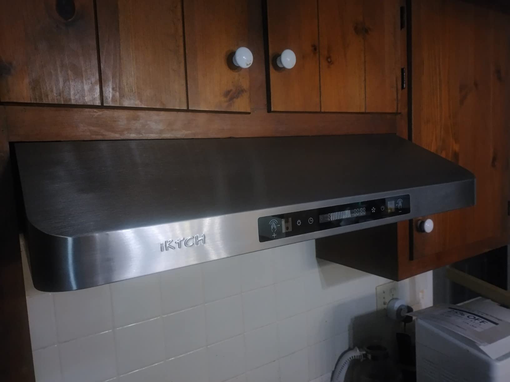 IKTCH 36-Inch Island Mount Range Hood, 900 CFM Ducted, Stainless Steel & Tempered Glass, Gesture Sensing & Touch Control, 4-Speed Fan customer photo 1