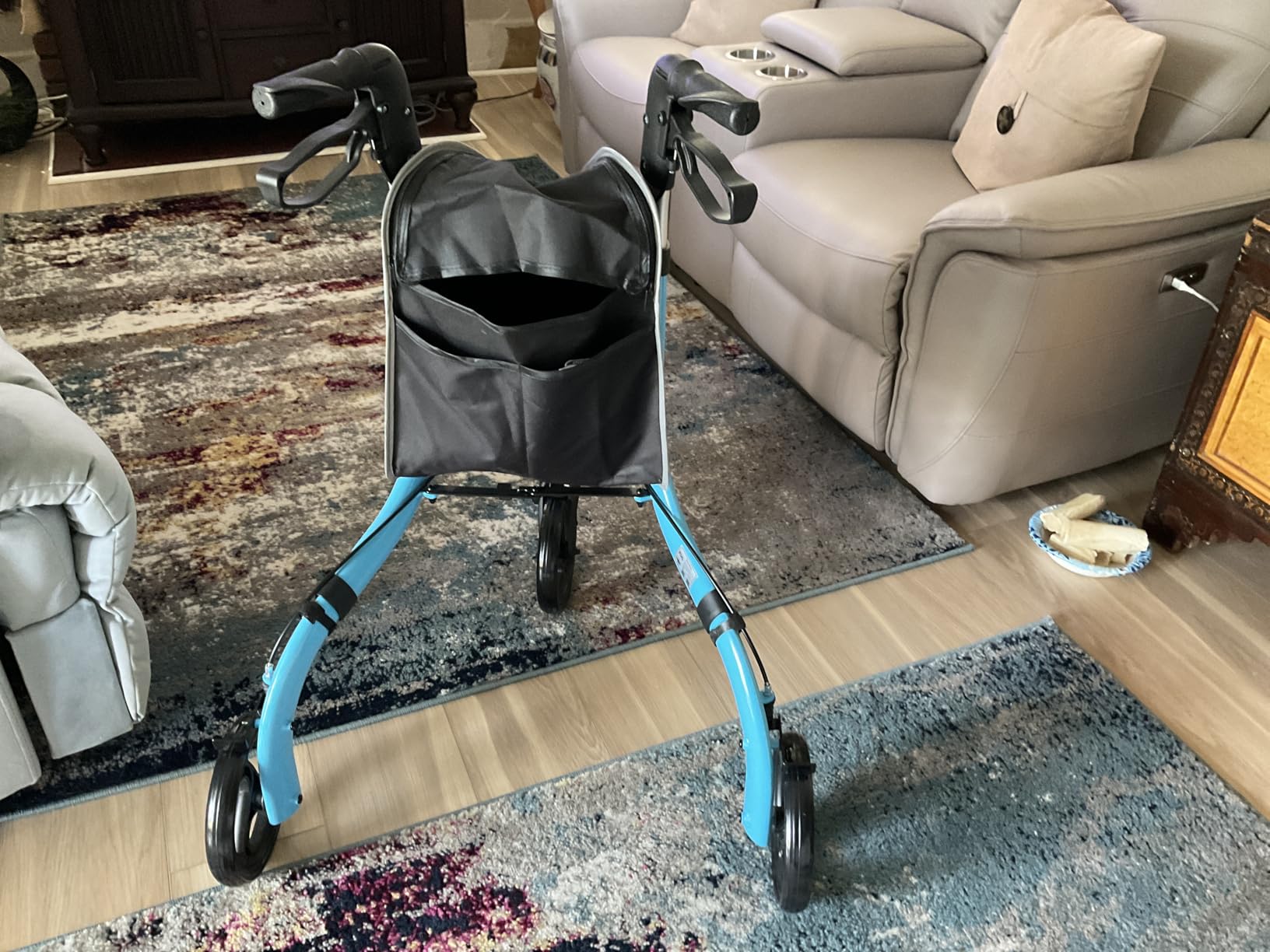 soundfuse Lightweight 3 Wheel Walkers for Seniors, Foldable Aluminum Frame customer photo 1