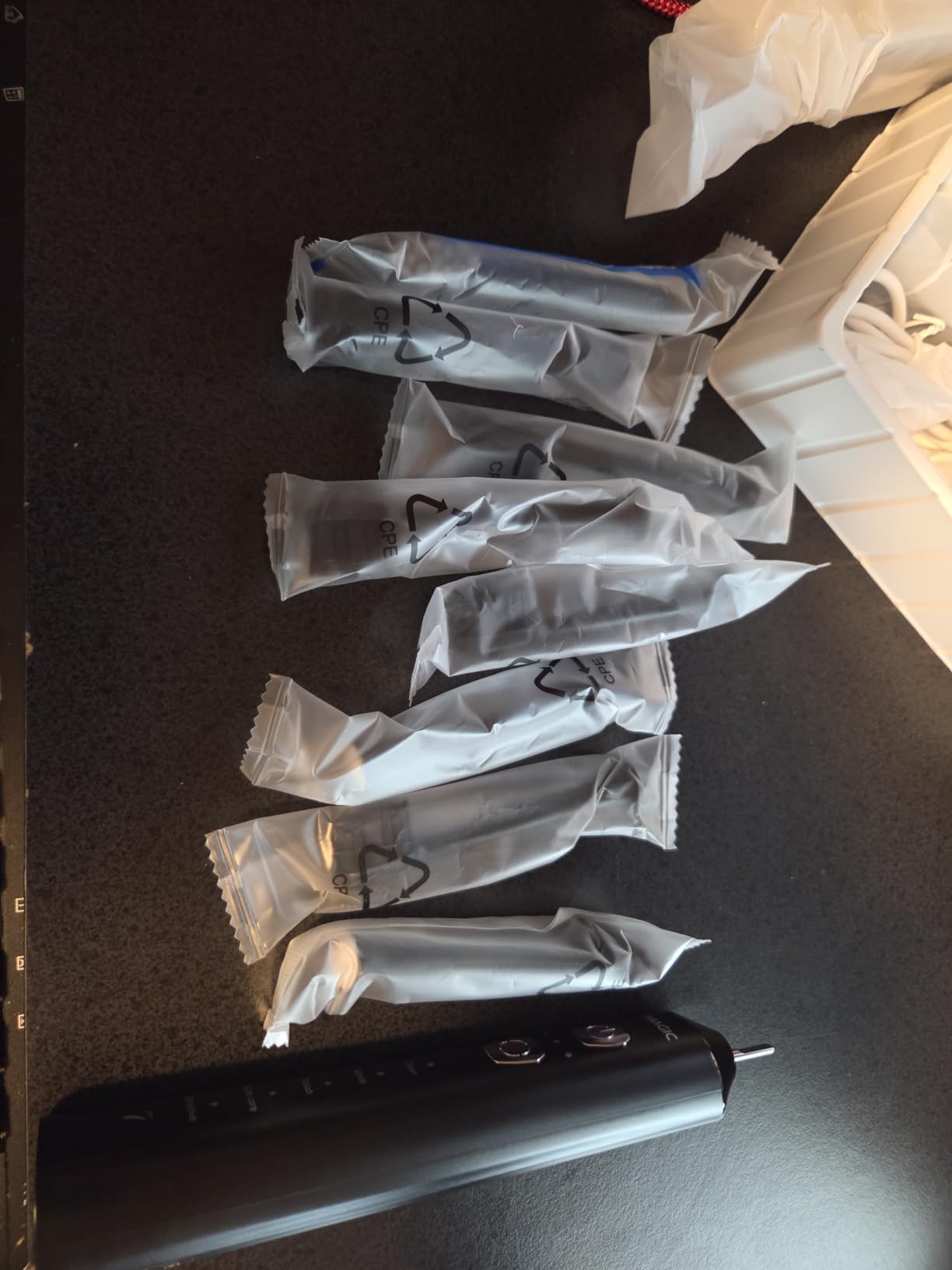 7MAGIC Sonic Electric Toothbrush, 180-Day Runtime, 42000 VPM, 8 Heads, Black customer photo 2